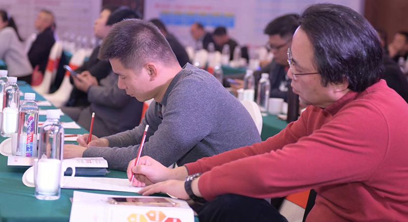 公司員工應(yīng)當(dāng)怎樣學(xué)習(xí)企業(yè)管理培訓(xùn)課程？